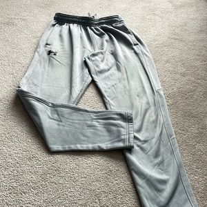 Men’s Under Armour sweatpants. Gray size medium coldgear